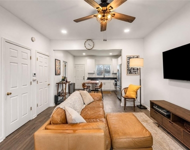 1014 Fern Avenue Se - Photo Thumbnail 4