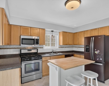 901 Ashford Lane - Photo Thumbnail 13