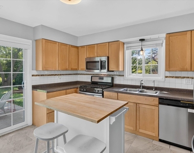 901 Ashford Lane - Photo Thumbnail 14