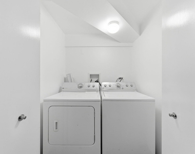 1225 W Newport Street - Photo Thumbnail 12