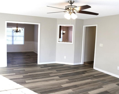 954 Downing Drive - Photo Thumbnail 8
