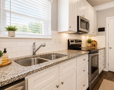 201 Cades Court - Photo Thumbnail 8