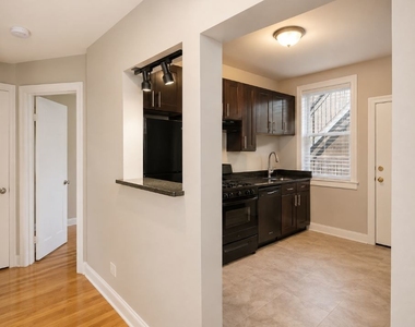 3221 W Division Street - Photo Thumbnail 3