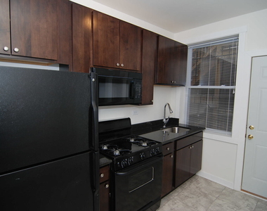 3221 W Division Street - Photo Thumbnail 7