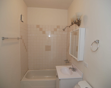3221 W Division Street - Photo Thumbnail 4
