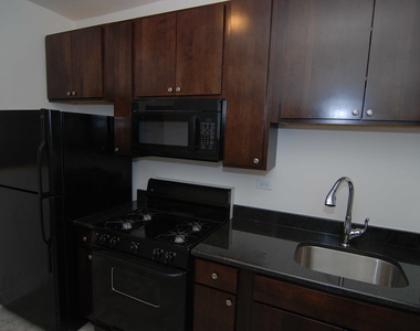 3221 W Division Street - Photo Thumbnail 6