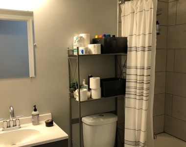 2501 N Southport Avenue - Photo Thumbnail 7