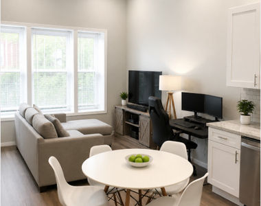 2501 N Southport Avenue - Photo Thumbnail 2