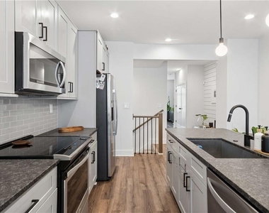 1350 May Avenue Se - Photo Thumbnail 7