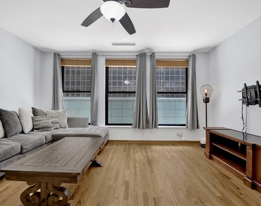 431 S Dearborn Street - Photo Thumbnail 3