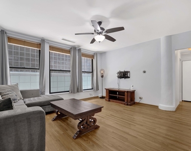 431 S Dearborn Street - Photo Thumbnail 2