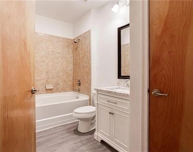 898 Oak Street Sw - Photo Thumbnail 8