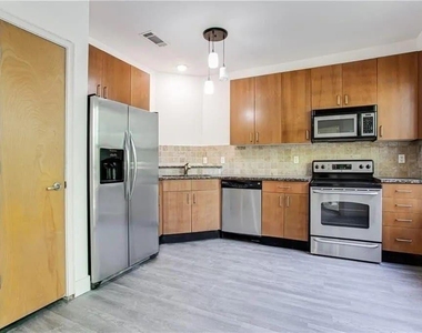 898 Oak Street Sw - Photo Thumbnail 10
