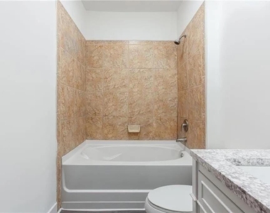 898 Oak Street Sw - Photo Thumbnail 9