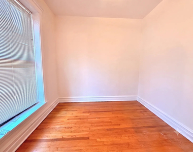 2535 W Eastwood Avenue - Photo Thumbnail 4
