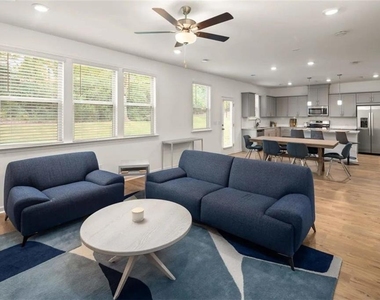 1610 Wellston Drive - Photo Thumbnail 3