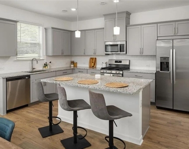 1610 Wellston Drive - Photo Thumbnail 2