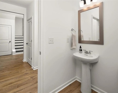 1610 Wellston Drive - Photo Thumbnail 12