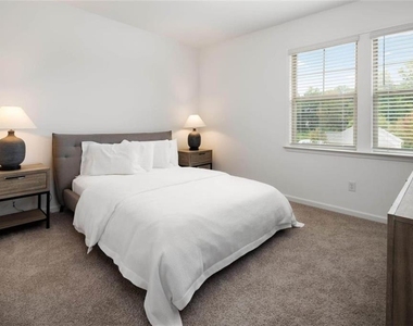 1610 Wellston Drive - Photo Thumbnail 7