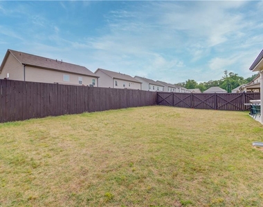 404 Henson Farm Drive - Photo Thumbnail 2