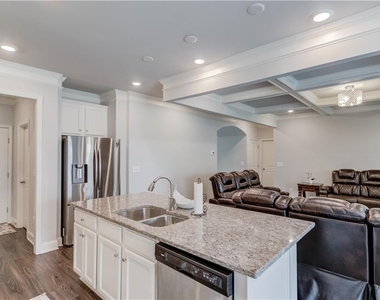 404 Henson Farm Drive - Photo Thumbnail 10