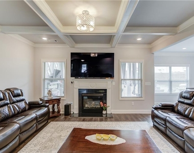 404 Henson Farm Drive - Photo Thumbnail 3