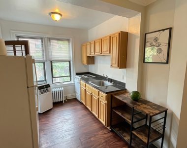 639 W Roscoe Street - Photo Thumbnail 1