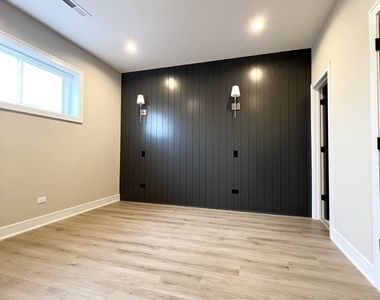 4934 S Champlain Avenue - Photo Thumbnail 3
