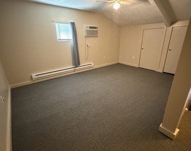 690 W Judson Street - Photo Thumbnail 3
