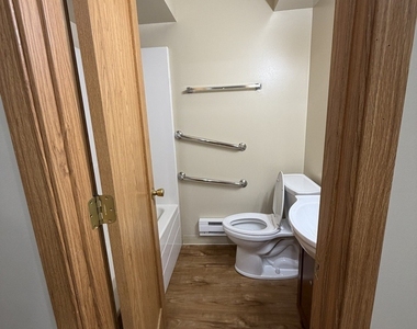 690 W Judson Street - Photo Thumbnail 2