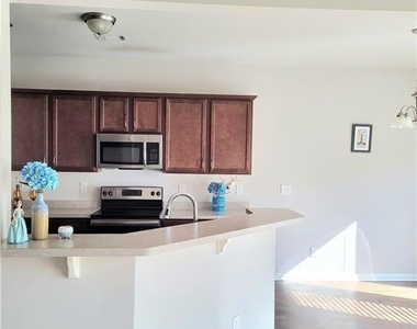 76 Greenfield Drive - Photo Thumbnail 8