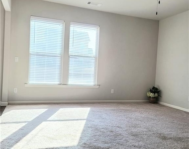 76 Greenfield Drive - Photo Thumbnail 3
