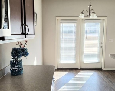 76 Greenfield Drive - Photo Thumbnail 5