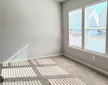 76 Greenfield Drive - Photo Thumbnail 15