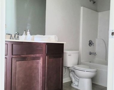 76 Greenfield Drive - Photo Thumbnail 16