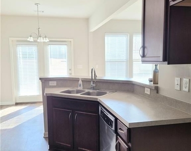 76 Greenfield Drive - Photo Thumbnail 7