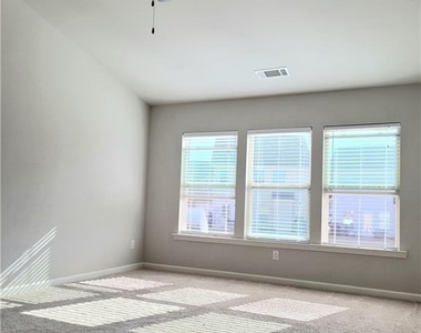 76 Greenfield Drive - Photo Thumbnail 11