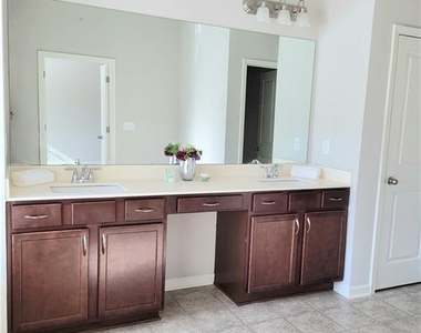 76 Greenfield Drive - Photo Thumbnail 12