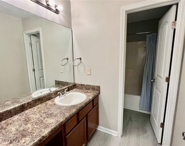 302 Alcovy Way - Photo Thumbnail 15