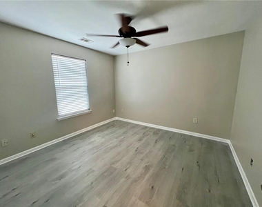 302 Alcovy Way - Photo Thumbnail 12