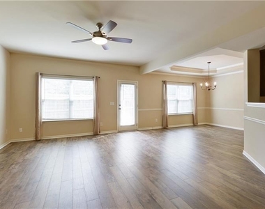 302 Alcovy Way - Photo Thumbnail 1