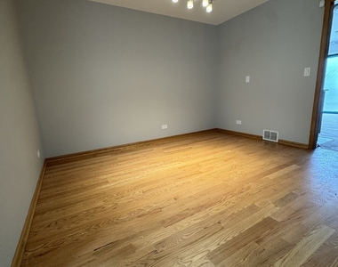 786 Greenwood Road - Photo Thumbnail 5