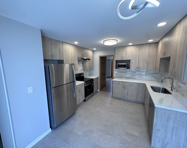 786 Greenwood Road - Photo Thumbnail 8