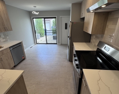 786 Greenwood Road - Photo Thumbnail 9
