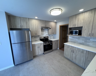 786 Greenwood Road - Photo Thumbnail 7