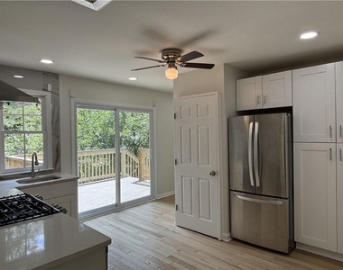 2469 Glynn Drive Se - Photo Thumbnail 7