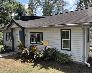 2469 Glynn Drive Se - Photo Thumbnail 3