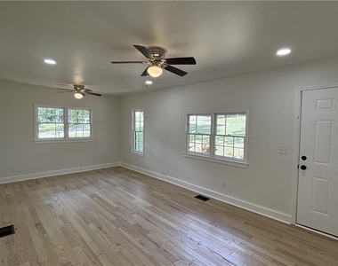 2469 Glynn Drive Se - Photo Thumbnail 15