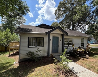 2469 Glynn Drive Se - Photo Thumbnail 2
