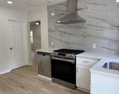 2469 Glynn Drive Se - Photo Thumbnail 14